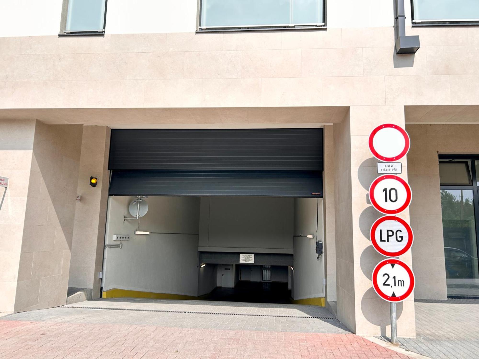 New 2022 Family&Friends Downtown Ac 3Br 2Ba Free Parking Big Balcony Near Metro&Train Station Self Check-In Apt Budapest Exterior foto